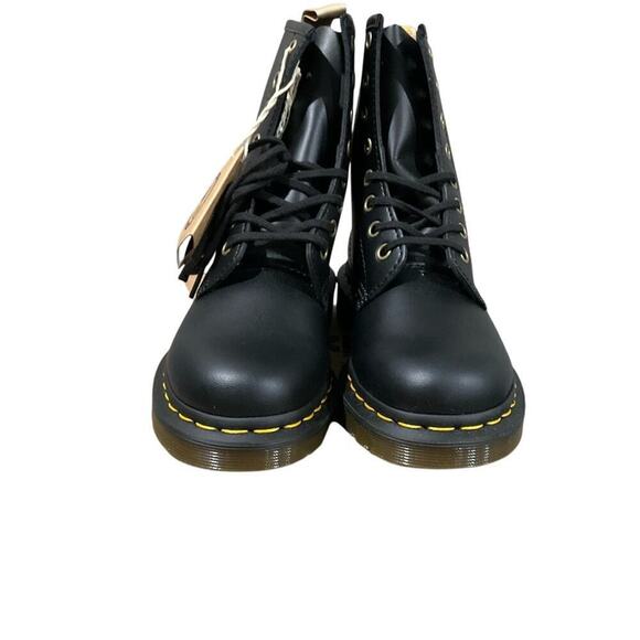Dr Marten’s Men\'s Boots Winter grip Leather Lace Up 1460 NIB main image 6